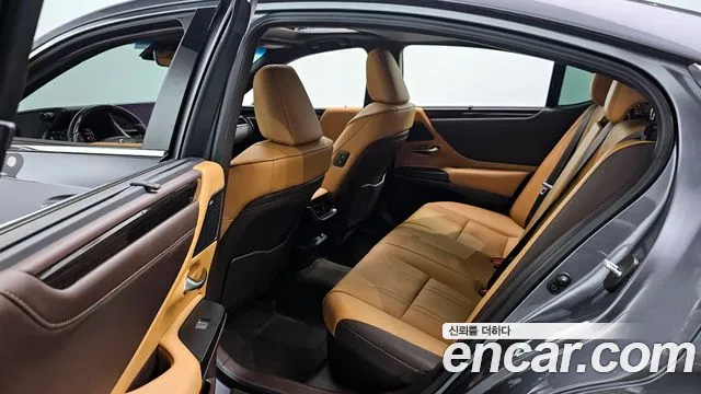 Lexus ES 2021