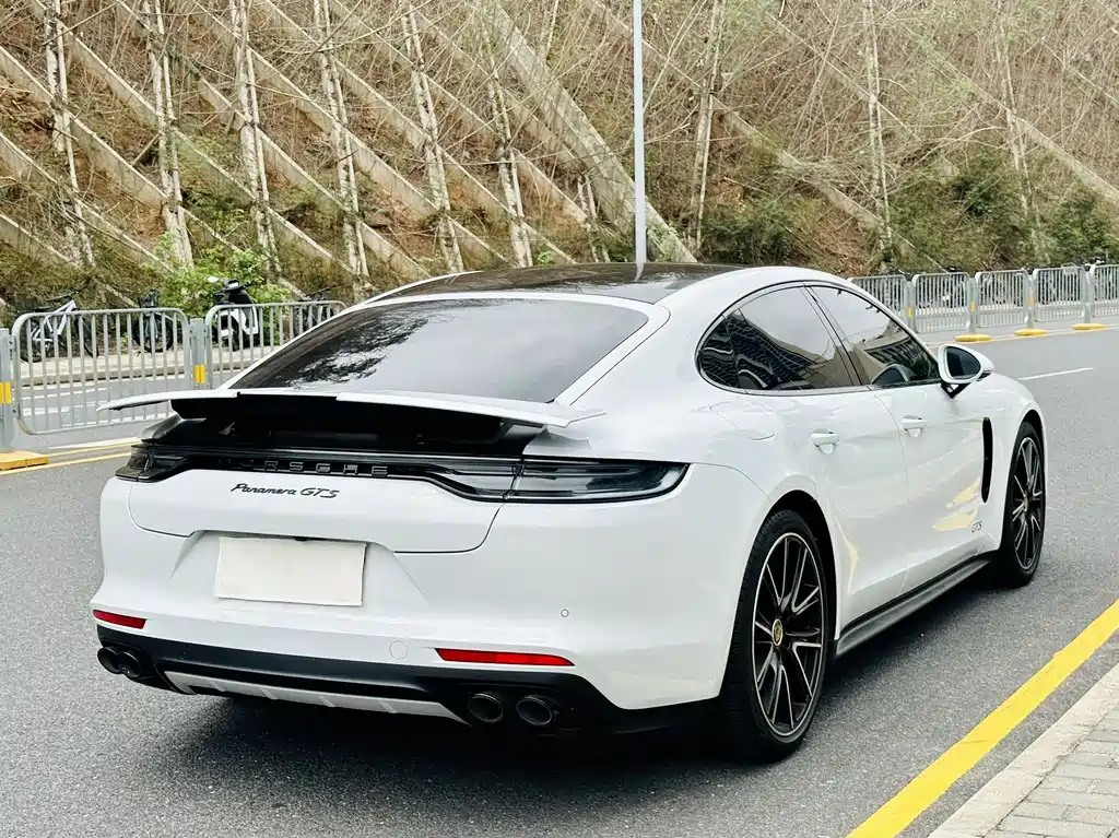 Porsche Panamera 2023