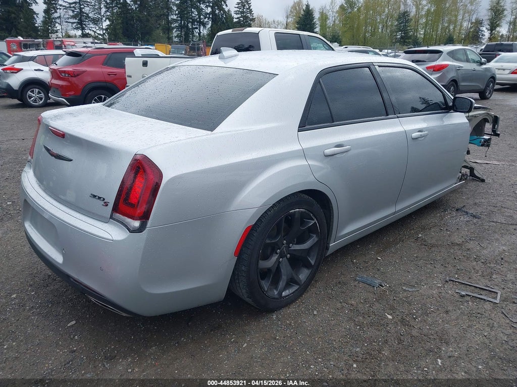 Chrysler 300 2021