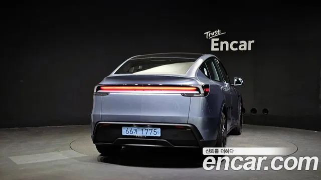 Tesla Model Y 2025