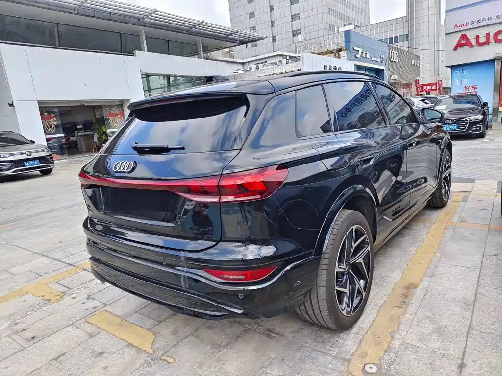 Audi e-tron 2025
