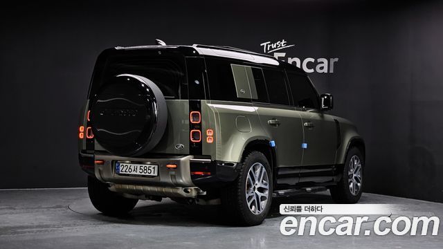 Land Rover Defender 2023