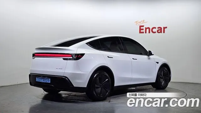 Tesla Model Y 2025