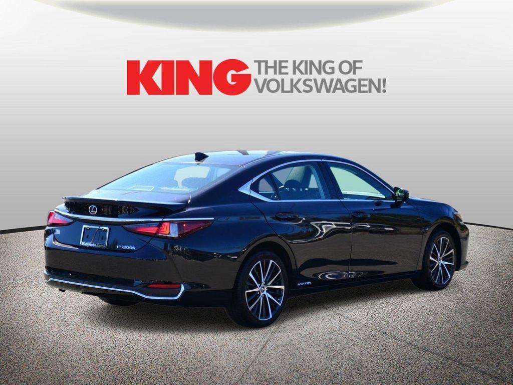 Lexus ES 2022