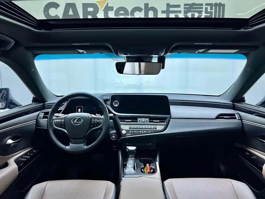 Lexus ES 2024