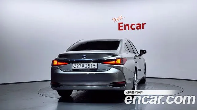 Lexus ES 2021