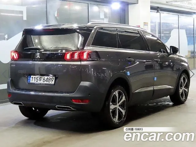 Peugeot 5008 2021