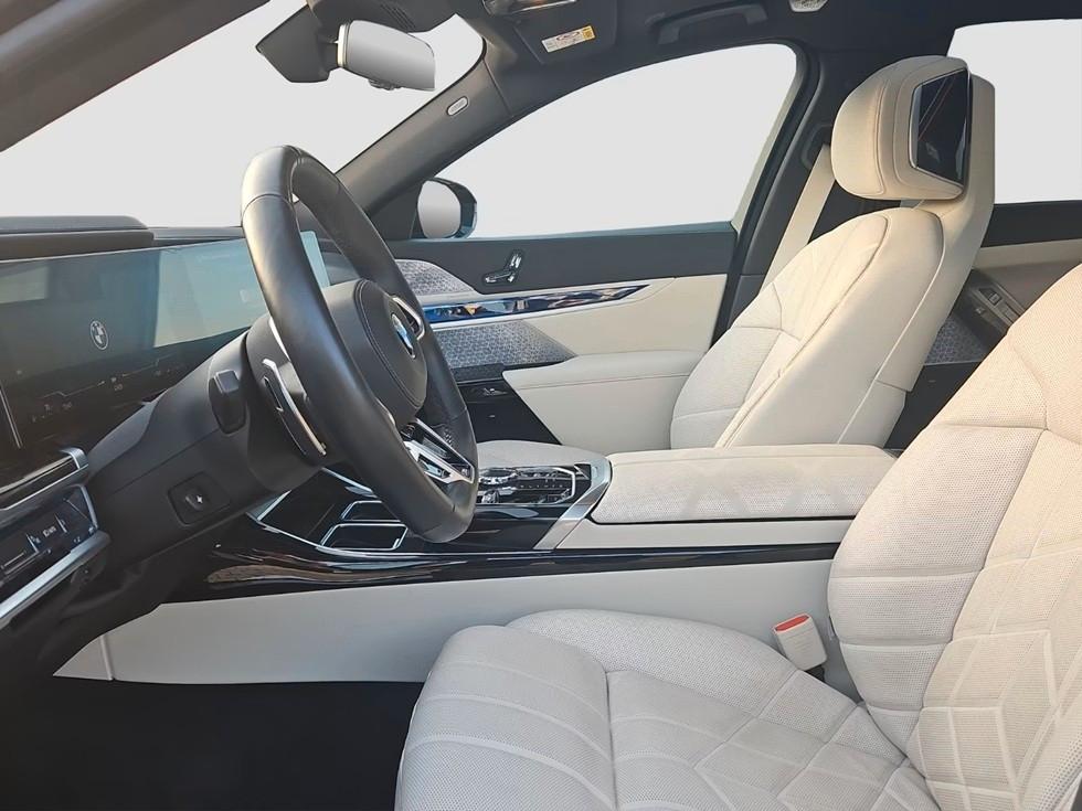 BMW 740 2024