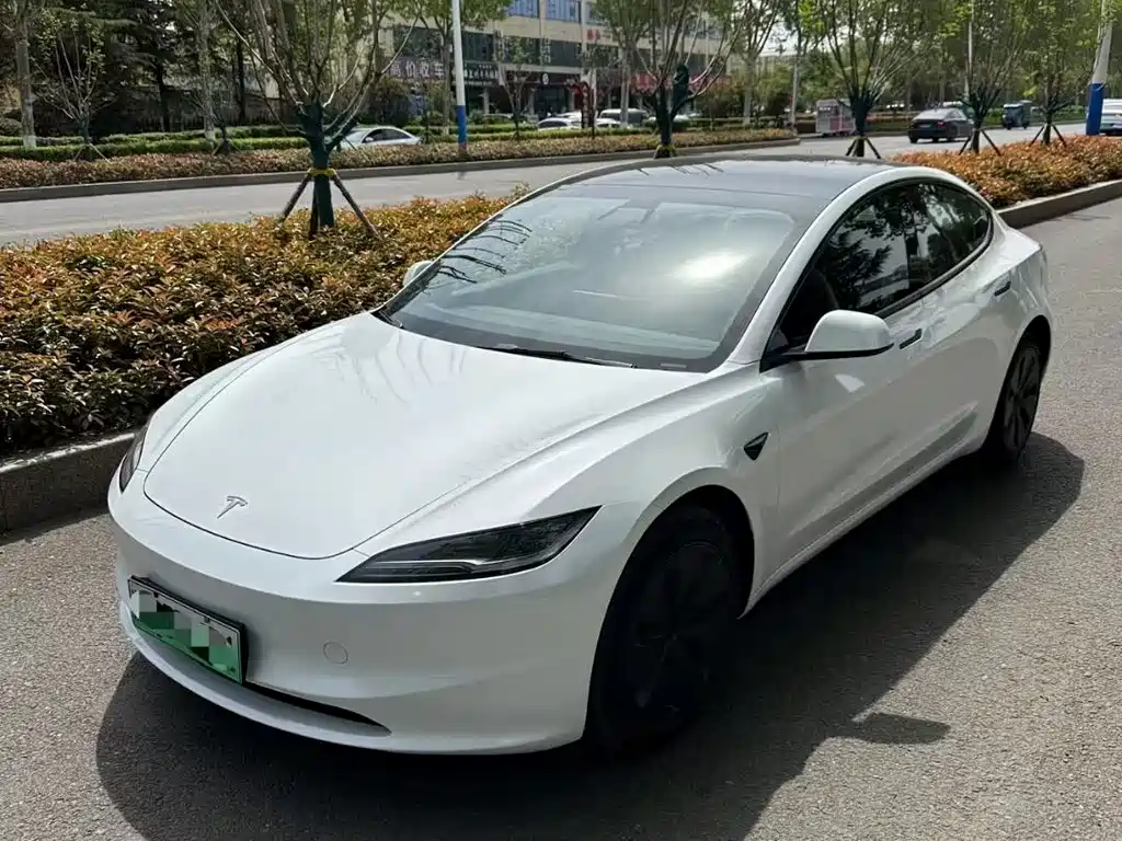 Tesla Model 3 2025