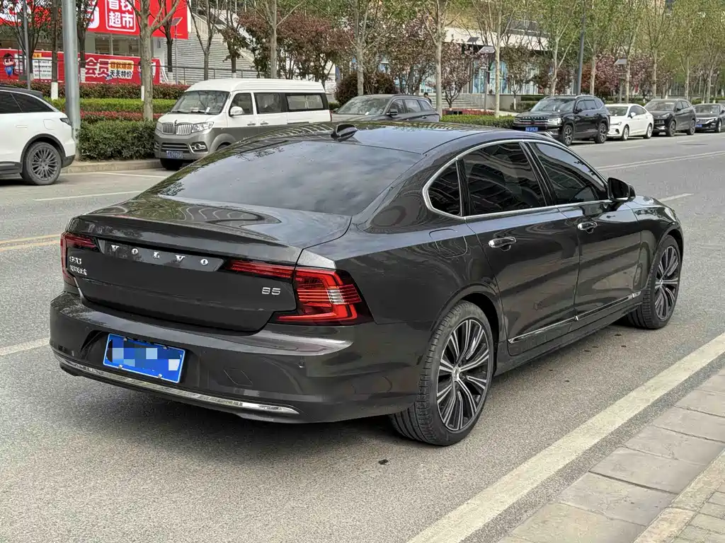 Volvo S90 2023