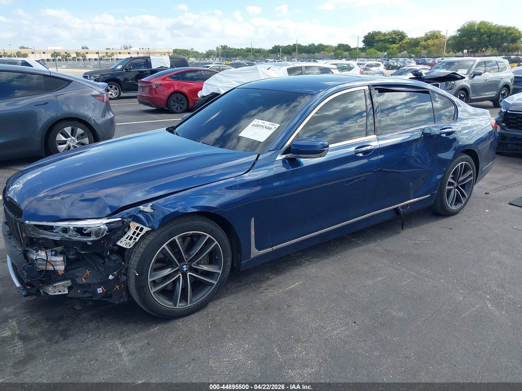 BMW 750 2021