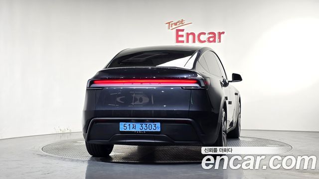 Tesla Model Y 2025