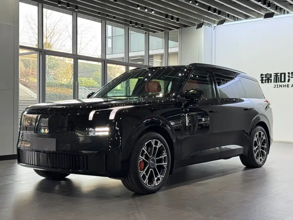 Lynk & Co 900 2025