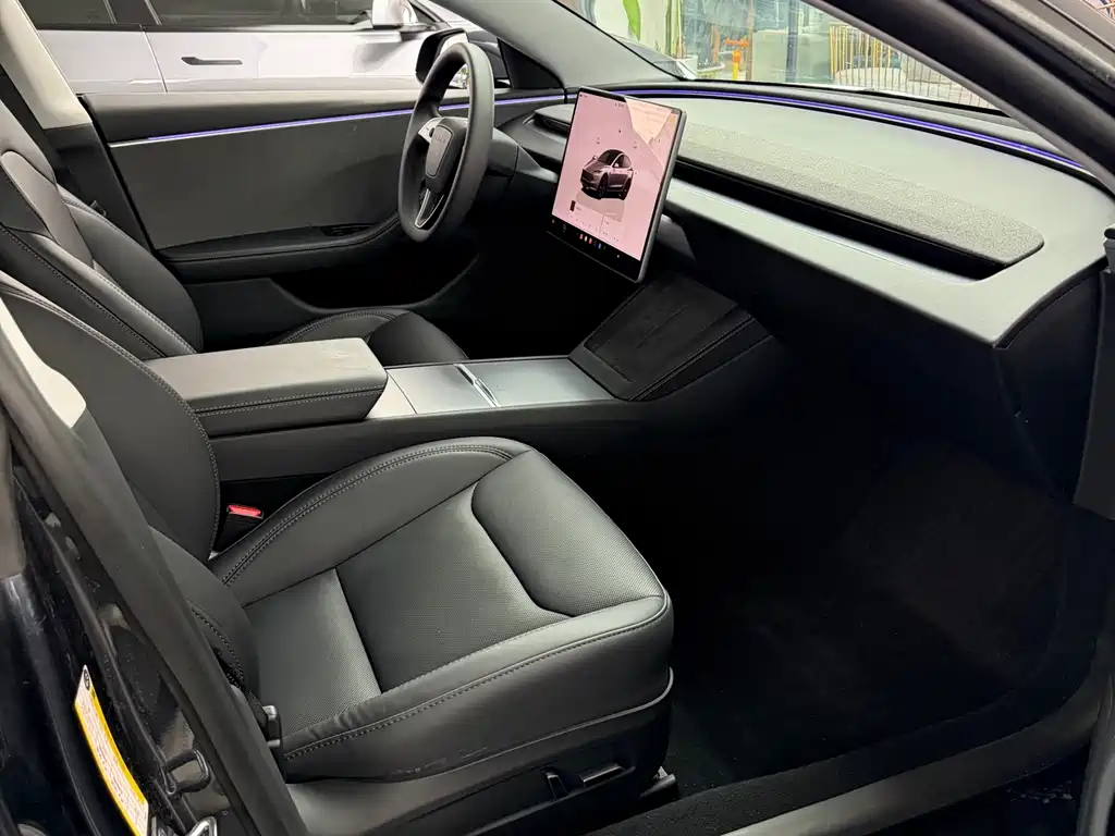 Tesla Model 3 2024