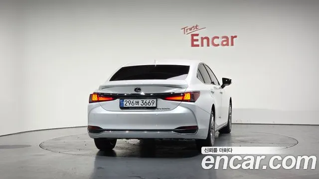 Lexus ES 2024