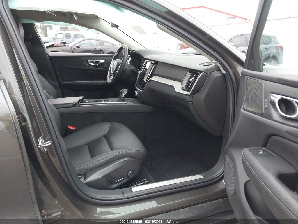 Volvo V60 Cross Country 2022