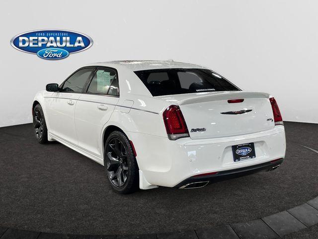 Chrysler 300 2023