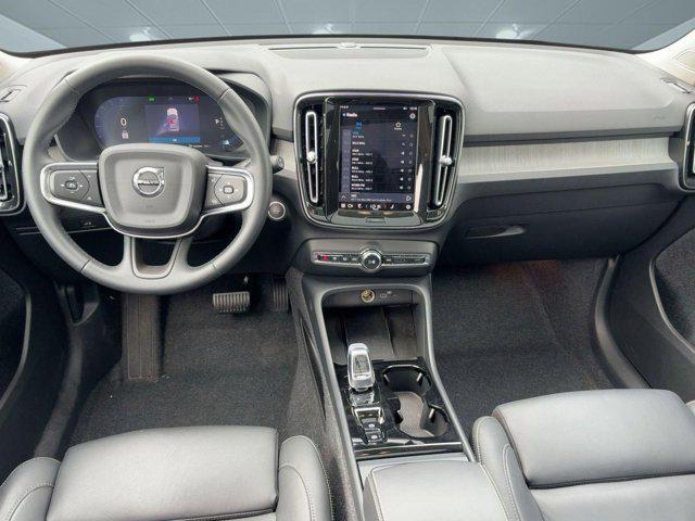 Volvo XC40 2025