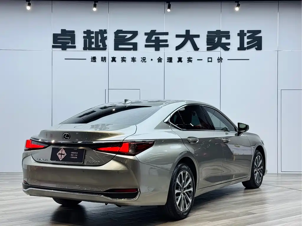 Lexus ES 2024