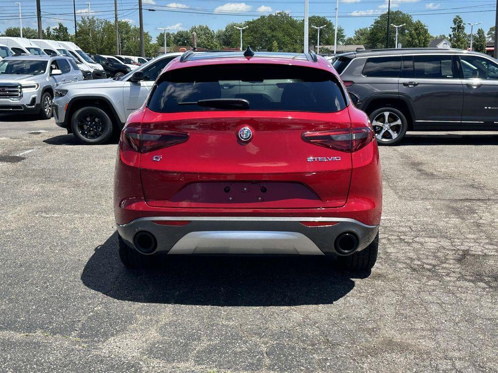 Alfa Romeo Stelvio 2023