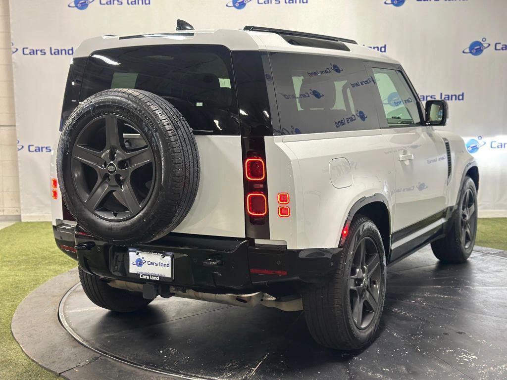 Land Rover Defender 2024