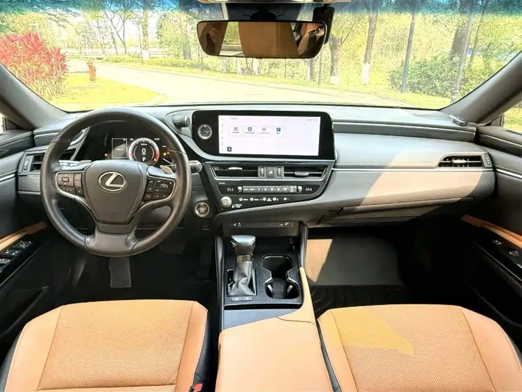 Lexus ES 2023