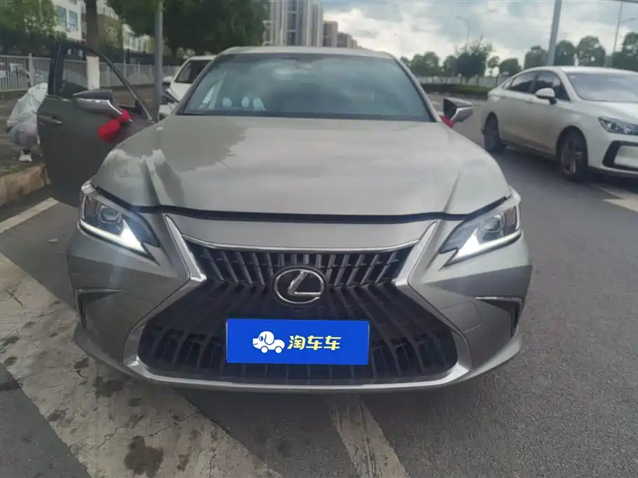 Lexus ES 2023