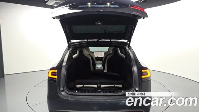 Tesla Model X 2023