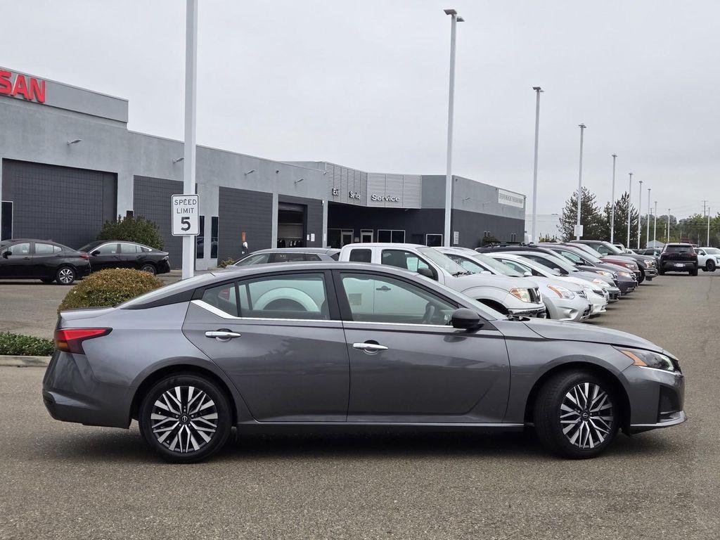 Nissan Altima 2025