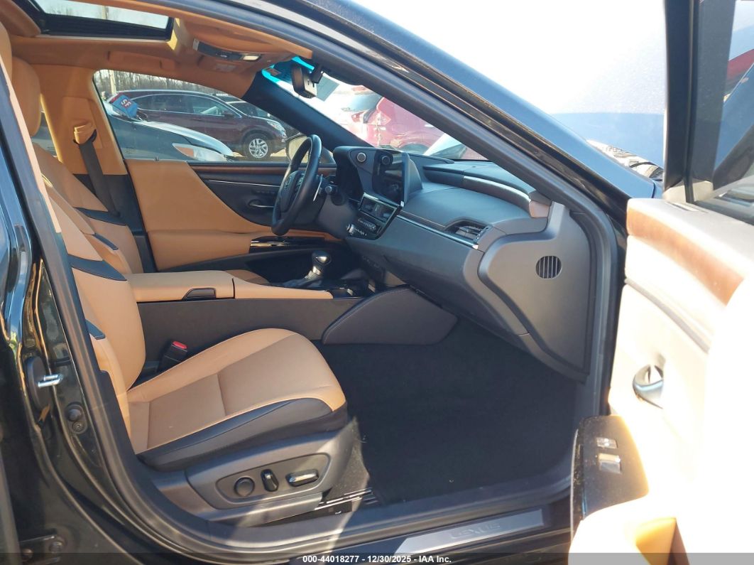 Lexus ES 2024