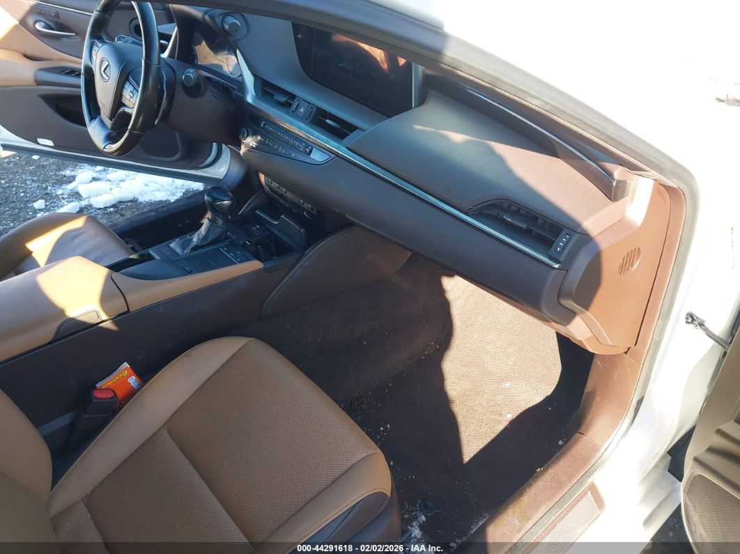 Lexus ES 2021
