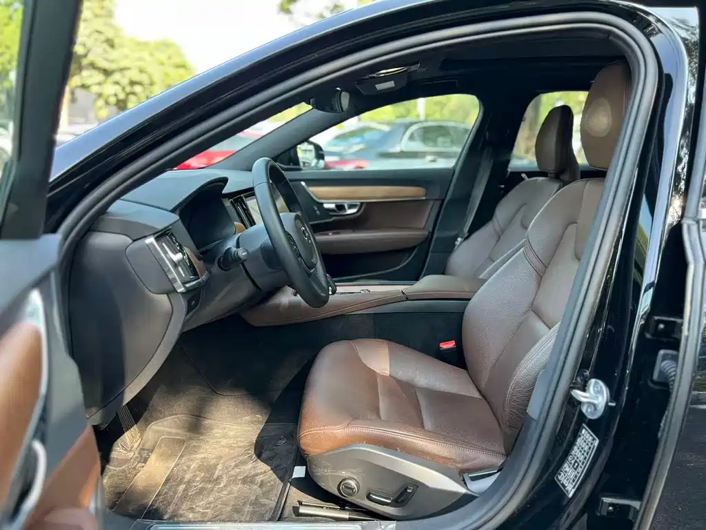 Volvo S90 2024