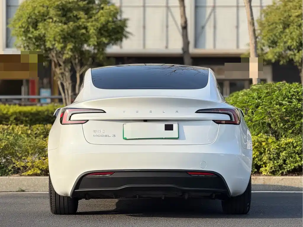 Tesla Model 3 2024