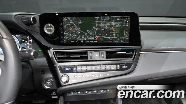 Lexus ES 2023