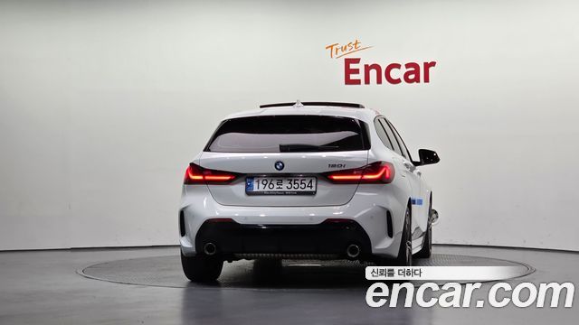 BMW 1 серии 2022
