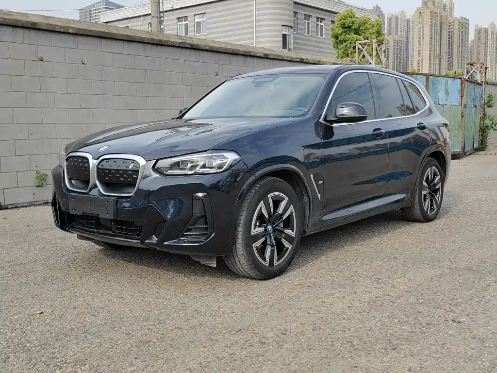 BMW iX3 2024