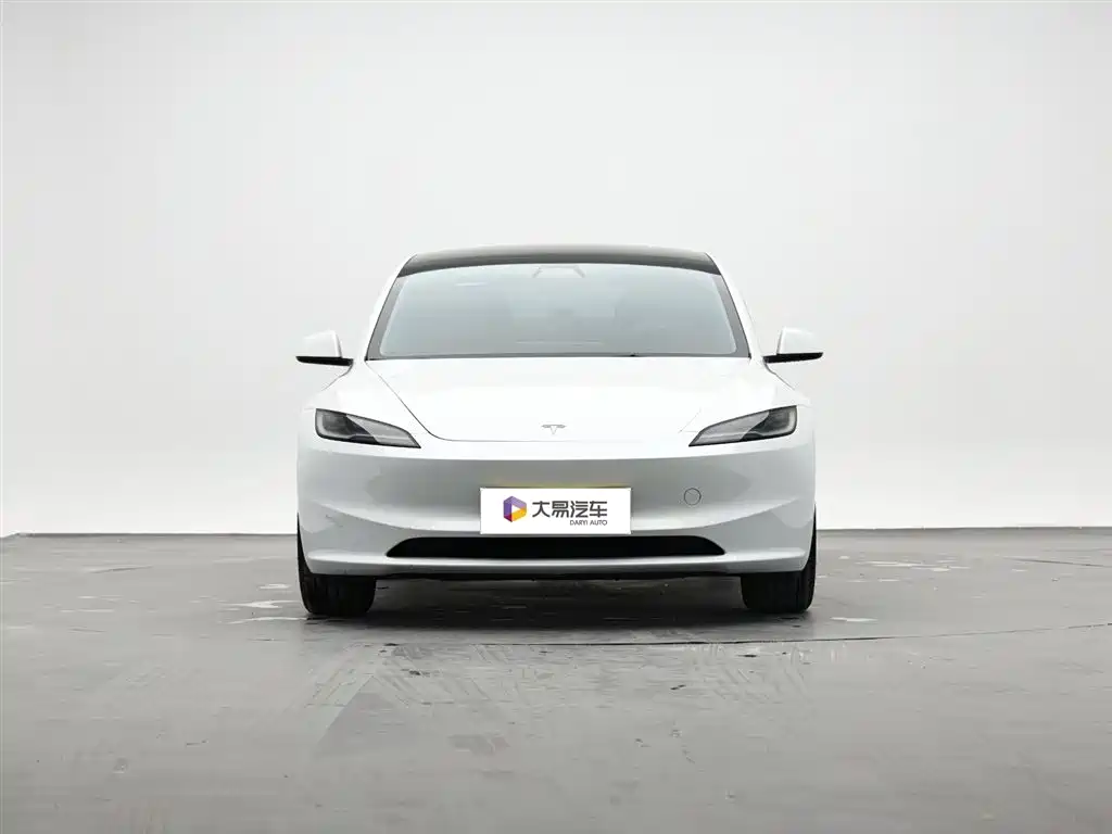 Tesla Model 3 2024