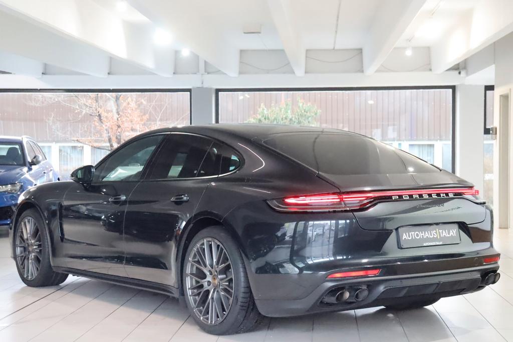 Porsche Panamera 2022