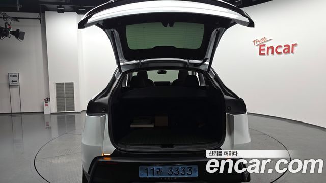 Tesla Model Y 2025