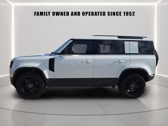Land Rover Defender 2025