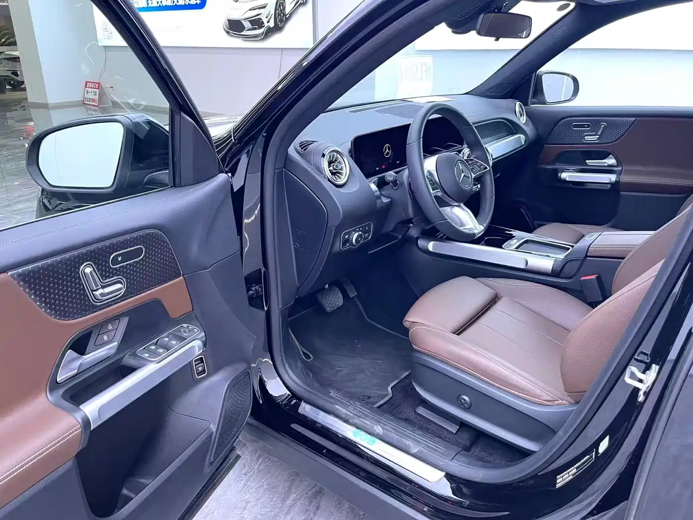 Mercedes-Benz EQB 2025
