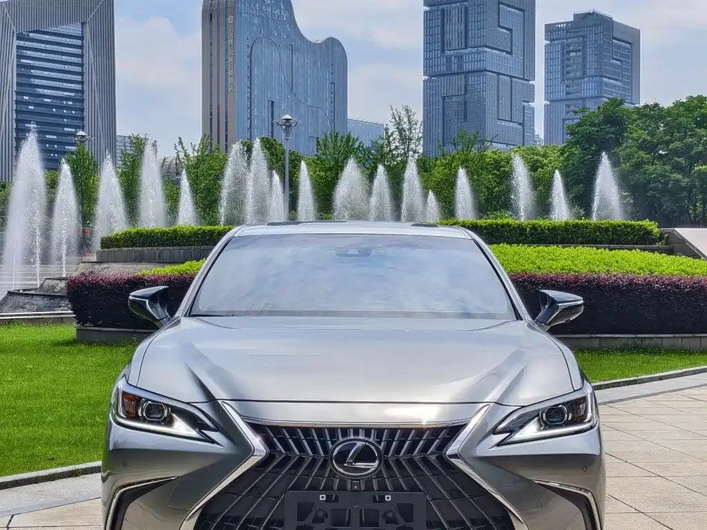 Lexus ES 2021