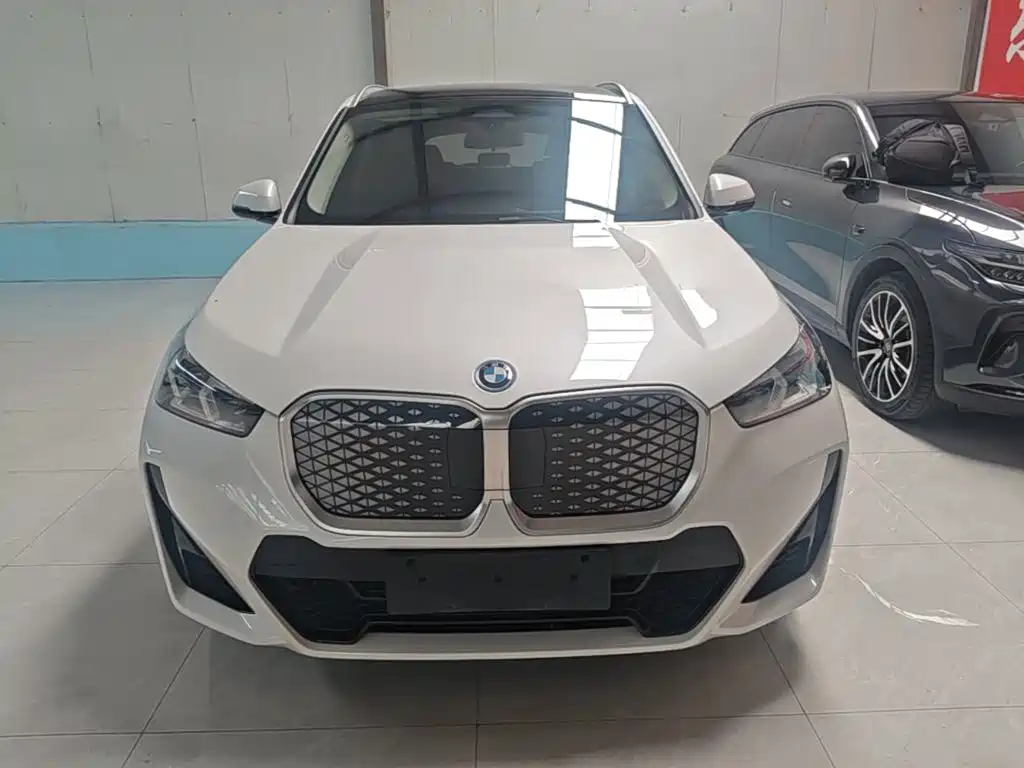 BMW iX1 2024