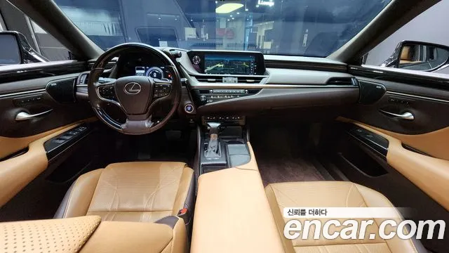 Lexus ES 2020