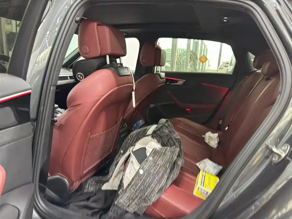 Audi A4 2023