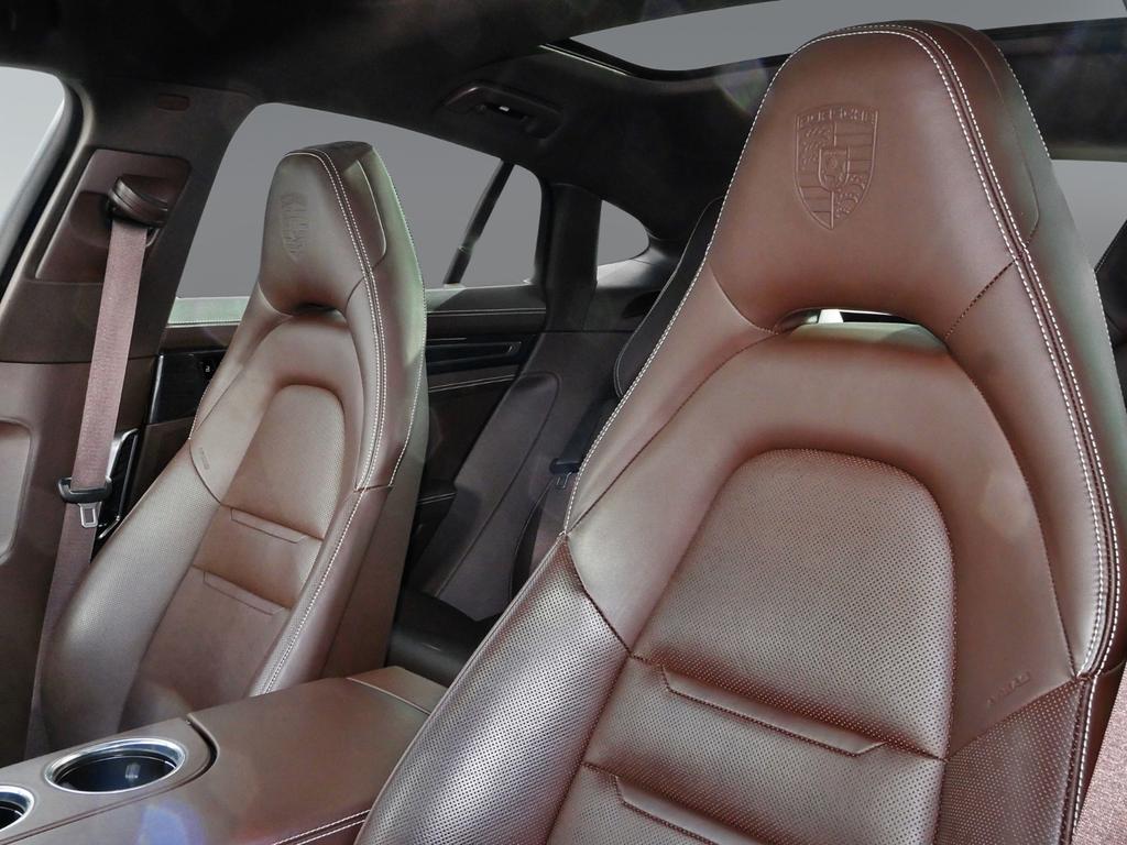 Porsche Panamera 2021