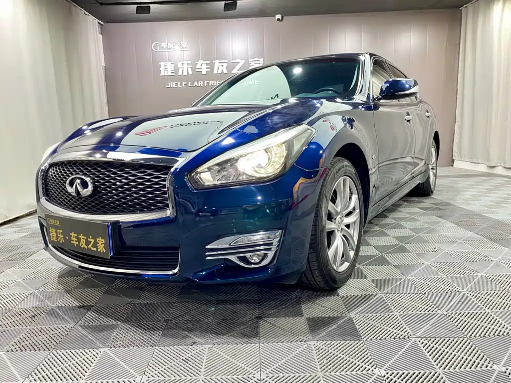 Infiniti Q70 2020