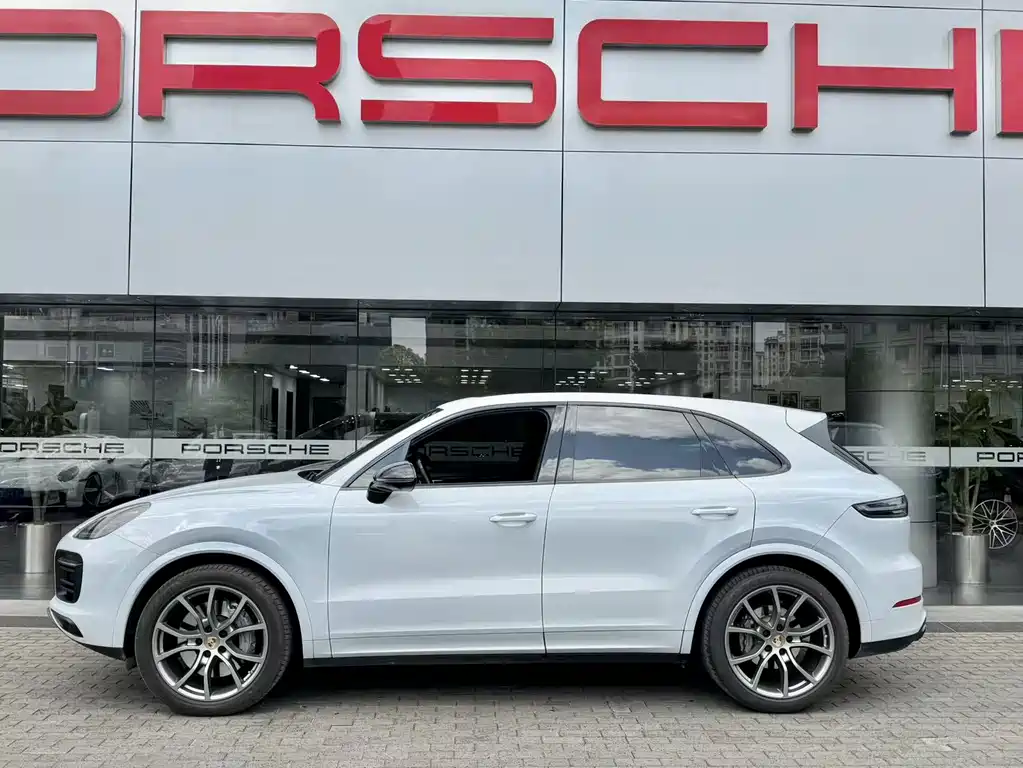 Porsche Cayenne 2022