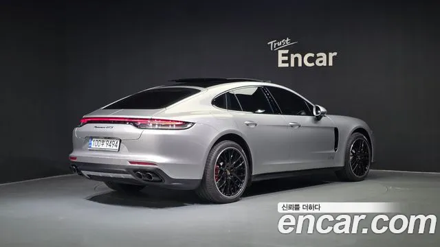 Porsche Panamera 2021
