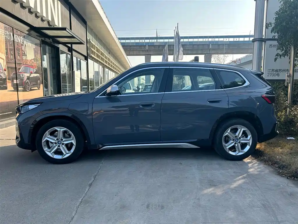 BMW iX1 2024